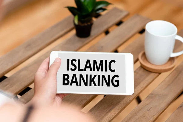 Знак, що демонструє ісламський банкінг. Інтернет Концепція банківської системи, заснована на принципах ісламського права Голос і відео виклики Можливості пов'язувати людей разом — стокове фото