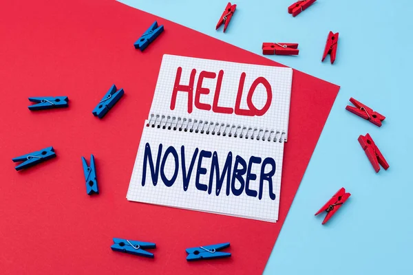 Bildunterschrift: Hallo November. Word for Welcome im elften Monat des Jahres Monat vor Dezember Wichtige Notizen schreiben Anzeigen von Nachrichten und Auflistung von Artikeln — Stockfoto