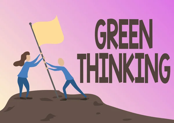 Inspiracja wykazująca znak Green Thinking. Biznes showcase Biorąc pod uwagę, aby odpowiedzialność za środowisko rzeczywistość mężczyzna i kobieta rysując stojącą flagę na szczycie góry. — Zdjęcie stockowe
