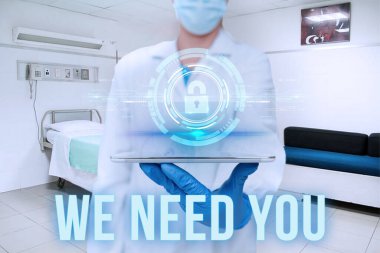 Kavramsal gösteri. Sana ihtiyacımız var. Birinden belirli bir iş için birlikte çalışmasını ya da Kadın Takım Elbisesi 'nin Gelecek İçin Teknolojiyi Gösteren Ekran Tutma Tabletine Yazılmasını istemesi üzerine yazıldı..