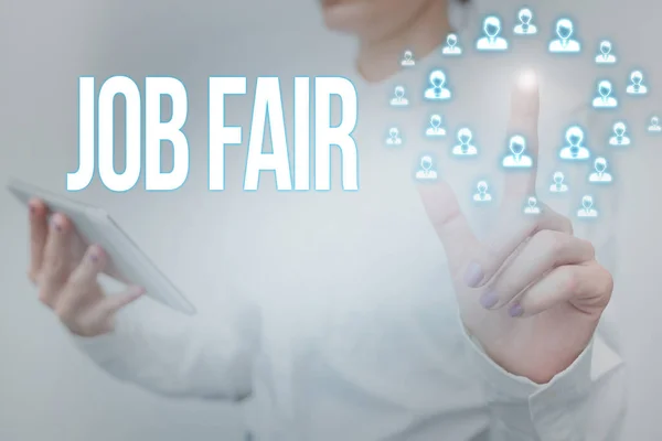 Письменный текст Job Fair. Мероприятие бизнес-витрина, в котором работодатели вербовщики дают информацию сотрудникам Lady Holding Tablet нажав на виртуальную кнопку отображения футуристических технологий. — стоковое фото