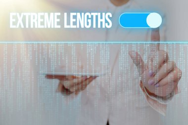 Metin işareti Ekstrem Uzunlukları gösteriyor. İş görüşü, Bayan Tutma Tableti 'nin Sanal Düğmeye Basıp Geleceği Gösterme Teknolojisi Üzerine Daha İyi Bir Şey Yapabilmek İçin Büyük ya da Aşırı Çabalayın.