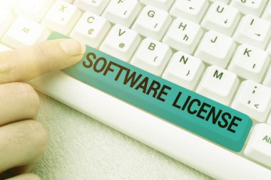 El yazısı yazılım lisansı. Yazılım Sertifika Belgelendirme Konsepti 'nin yeniden dağıtımını düzenleyen iş fikri hukuki aracı, Eski Veri Dosyaları Yeniden Yazılıyor