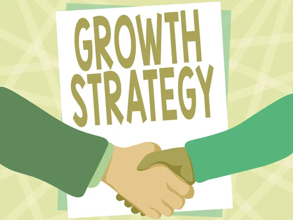 Tekenen van de groeistrategie. Business concept Strategie gericht op het winnen van een groter marktaandeel op korte termijn Twee mannen tekenen met leeg papier Shake Hands Presenting Agreement. — Stockfoto