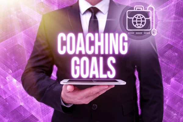 Inspiration, die ein Zeichen von Coaching Goals zeigt. Geschäftsidee Empowerment Individuen Ermutigt sie, Verantwortung zu übernehmen Man In Office Uniform Holding Tablet mit neuer moderner Technologie. — Stockfoto