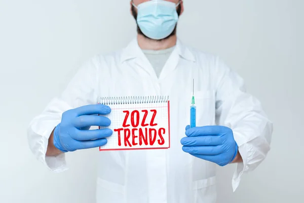 Psaní zobrazuji text 2022 Trendy. Obchodní přístup obecný směr, kterým se něco vyvíjí nebo mění Výzkumný pracovník Zobrazování Virus Prevention Method, New Infection Cure Ideas — Stock fotografie