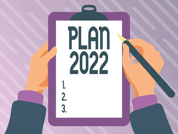 显示灵感的文字2022年计划。写在详细的计划书上的文字来完成明年要完成的事情玩键盘打字游戏，创建和处理数字文档 — 图库照片