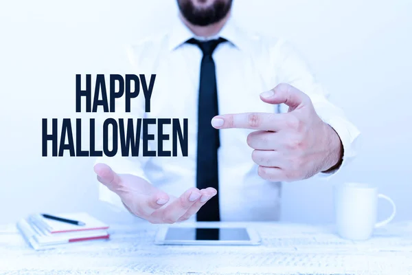 Inspiração mostrando sinal Feliz Halloween. Noite conceito de negócios antes dos dias santos cristãos de All Hallows Day Apresentando Tecnologia de Comunicação Voz Smartphone e Chamada de Vídeo — Fotografia de Stock