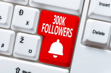 300 bin takipçiyi gösteren bir tabela. Instagram 'da Kelime Tanımı ve Anlamı Yazarak Resim Giriş ve Açıklama' da birini takip eden kişi sayısı için kelime