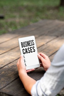 Metin İşletme Davaları Yazılıyor. İşletme konsepti, beklenen ticari yararına dayanarak Çevrimiçi İşler ve İnsanları Uzaktan Birbirine Bağlayan Çalışmalar