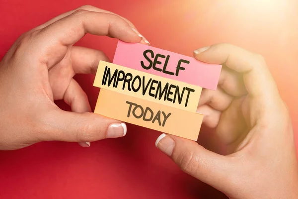 Sign displaying Self Improvement. Internet Concept process of making yourself a better or more knowledgable Drawing Creative Designs Taking Important Notes Planning New Ideas — Stock Photo, Image