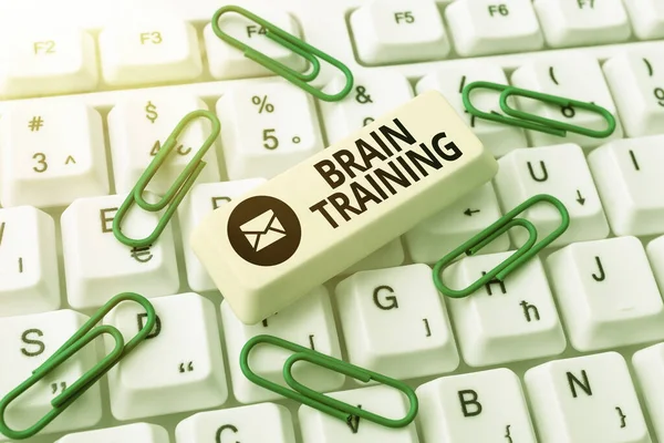 Pisanie wyświetlania tekstu Brain Training. Słowo określające działania umysłowe mające na celu utrzymanie lub poprawę zdolności poznawczych Przepisywanie zapisów audio w internecie Meeting Audio Record, New Transcription Methods — Zdjęcie stockowe