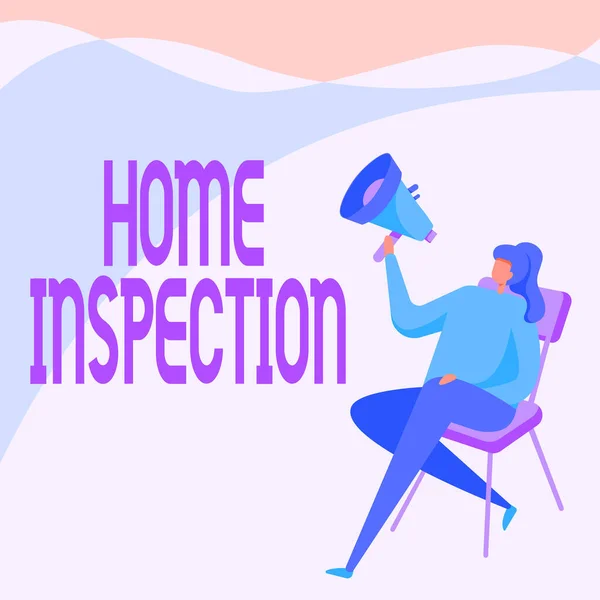 Bildunterschrift: Home Inspection. Konzeptfotos Untersuchung des Zustands einer Immobilie mit Bezug zum Eigenheim Frau Zeichnen Halten Megafon Sitzen auf einem Stuhl Gekreuzte Beine. — Stockfoto