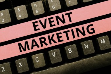 Etkinlik Pazarlama 'yı gösteren tabela. İş fikri ürün düzenleme ve yeniden yazım hatalarını desteklemek için ekran geliştirme sürecini tanımlar, Çevrimiçi Dükkan Envanteri Yazma Hataları