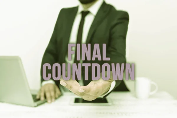 Inspiration, die Zeichen Final Countdown zeigt. Konzept bedeutet Letzter Moment jeder Arbeit, die keine Möglichkeit der Diskussion hat Remote Office Work Online Smartphone Voice And Video Calling — Stockfoto