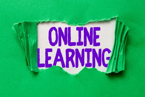 Έμπνευση που δείχνει σημάδι on-line μάθηση. Business showcase Larning με τη βοήθεια του Διαδικτύου και ενός υπολογιστή Ανακαλύπτοντας νέες ευκαιρίες — Φωτογραφία Αρχείου