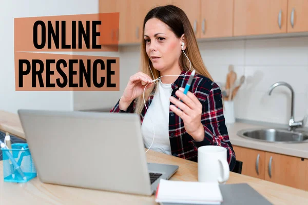 Sign displaying Online Presence. Business approach existence of someone that can be found via an online search Sharing Experience Through Video Blogging, Learning New Knowledge Online — Stock Photo, Image