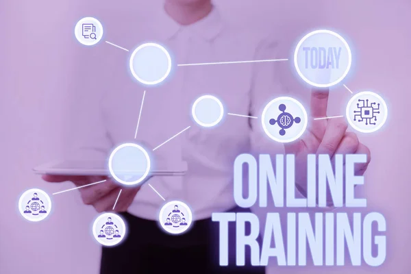 Logga in och visa Online Training. Internet Concept Ta utbildningsprogrammet från elektroniska medel Lady Holding Tablet Tryck på Virtual Button Visar Futuristic Tech. — Stockfoto