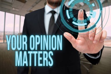 Düşünce Meselelerinizi gösteren metin işareti. İnternet kavramı, ofisteki adam üniformasının Sanal Düğme Tutma Tableti 'ne basılmasıyla aynı fikirde olmadığınızı gösteriyor..