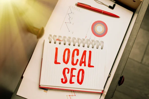 Schreiben von Anzeigetext Local Seo. Geschäftsidee unglaublich effektive Art und Weise, Ihr nahes Geschäft online zu vermarkten Denken neue helle Ideen Erneuerung Kreativität und Inspiration — Stockfoto