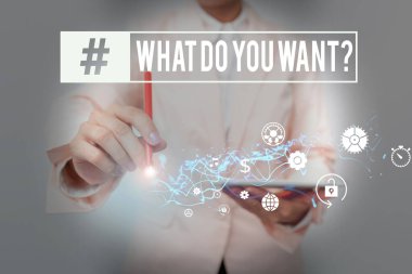 Yazı başlığı. Ne Sormak İstiyorsun? İş konsepti, bir kişiye Takım Elbiseli Kadın Tutma Telefonu ve Geleceği Gösterme Sunumu hakkında bir şey sormak ya da yazmak için söyler ya da yazar..