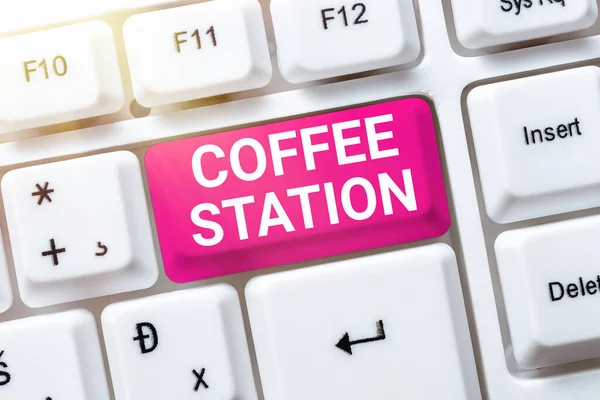 Handschrift tekst Coffee Station. Concept betekent een klein informeel restaurant waar warme dranken worden geserveerd Het aanbieden van Speed Typing Lessen en Tips, Verbetering van de nauwkeurigheid van het toetsenbord — Stockfoto