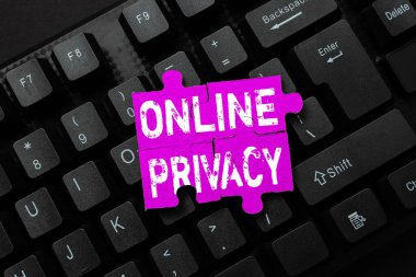 Çevrimiçi Gizlilik metni yazılıyor. İnternet Daktilo İşletme Anlaşması Mektubu ile yayınlanan kişisel verilerin iş dünyası güvenlik seviyesi, Yeni Bağlama Sözleşmesi Daktilo