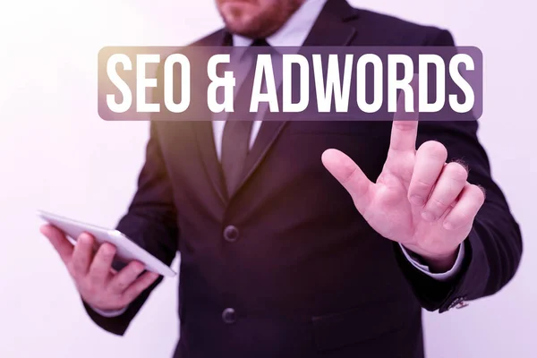 Εννοιολογική απεικόνιση Seo και Adwords. Έννοια που σημαίνει ότι είναι κύρια συστατικά εργαλεία του Search Engine Marketing Παρουσιάζοντας τις νέες ιδέες τεχνολογίας Συζητώντας την τεχνολογική βελτίωση — Φωτογραφία Αρχείου