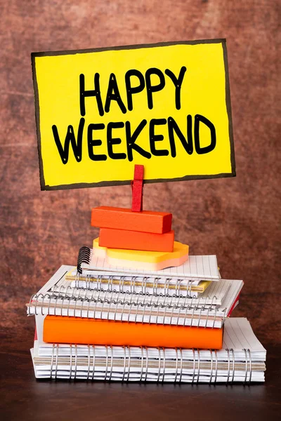 Texte inspirant Happy Weekend. Mot écrit sur quelque chose de gentil est arrivé ou ils se sentent satisfaits de la vie organisée et soignée Tri des fichiers et des idées de stockage de documents — Photo