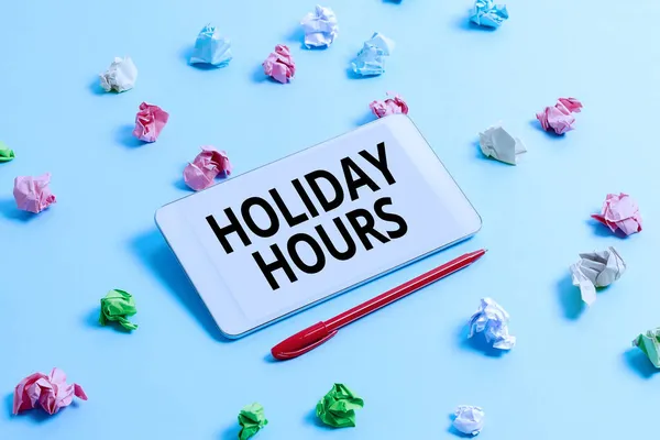 홀리데이 시간 (Holiday hour) 은 다음을 가리킨다. 융통성 있는 작업 일정 아래 직원들을 위해 초과 근무하는 사업 개념 브레인스토밍 기술 문제 개선 및 업그레이드 제품 개선 — 스톡 사진