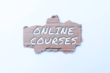 Çevrimiçi Kursları sunan metin başlığı. İnternet Kreatif Ev Geri Dönüşüm Fikirleri ve Tasarımları yoluyla öğrenilen resmi eğitimde devrim yaratan kavram, fikirleri paraya çeviren çöp kavramlarını tasarlar