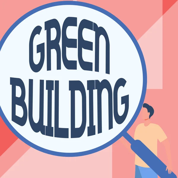 Podpis tekstowy przedstawiający Green Building. Koncepcja oznaczająca strukturę odpowiedzialną za środowisko Zrównoważony rysunek dżentelmena stojącego trzymającego duże szkło powiększające. — Zdjęcie stockowe