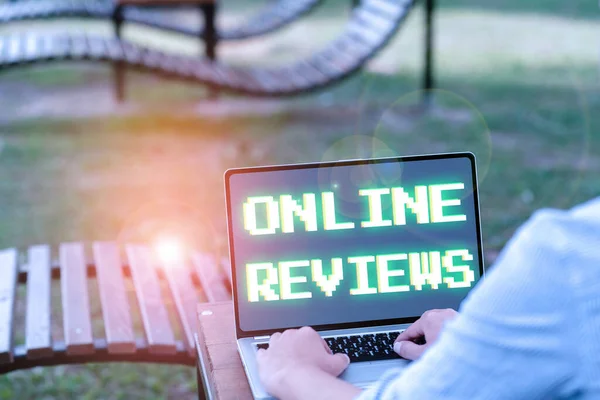 Visualizzazione concettuale Recensioni online. Parola per la valutazione del prodotto feedback dei clienti pubblicare nel sito online Offerte di lavoro online e lavorare in remoto collegare le persone insieme — Foto Stock