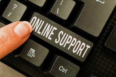 Çevrimiçi Desteği sunan metin başlığı. Elektronik etkileşim için yardımcı müşteriler üzerine yazılan sözcük Güncelleme için Lady tuşlarına basın