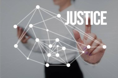 İlham, Adaleti gösteriyor. Çelişkili iddiaların ya da görevlerin tarafsız bir şekilde düzeltilmesi. Sanal Düğmeye Basarak Geleceğin Teknolojisini Gösteren Kadın Tableti.