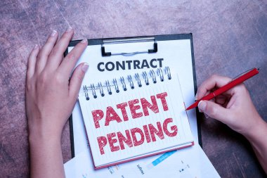 Patent Bekleyen Metin başlığı. İş fikri talebi zaten dosyalanmış, ancak henüz koruma altına alınmamış Not ve Önemli Fikirler Yeni Tasarımlar Yazıyor