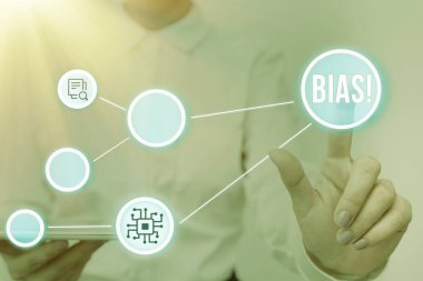 İlham önyargılarını gösteren metin. İnternet Konsepti eğilimi veya bir kişi grubuna karşı önyargı veya eğilimi Sanal Düğmeye Basan Kadın Tableti Gösterme Geleceği Teknolojisi.
