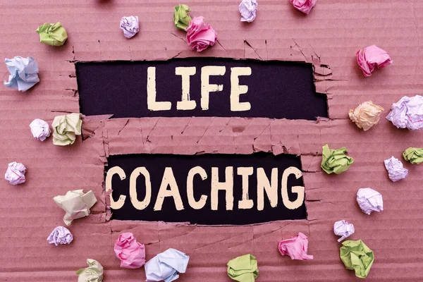 Концептуальная подпись Life Coaching. Обзор бизнеса человек, занятый, чтобы помочь показать достижения своих целей в карьере Формирование новых мыслей Откройте для себя свежие идеи Принятие изменений — стоковое фото