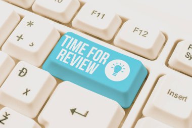 Teftiş Zamanı 'nı gösteren metin işareti. Yeni Çevrimiçi Günlük Web Sitesi Kurma, Anlamlı İnternet İçeriği Yazma niyetiyle bir şeyin resmi değerlendirmesi üzerine yazılan sözcük