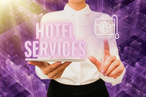 Kézírás szöveg Hotel Services. Üzleti kirakat Szolgáltatások Szállás és szállás felszereltsége Lady In Uniform Holding Telefon Virtuális Sajtó gomb Futurisztikus technológia. — Stock Fotó