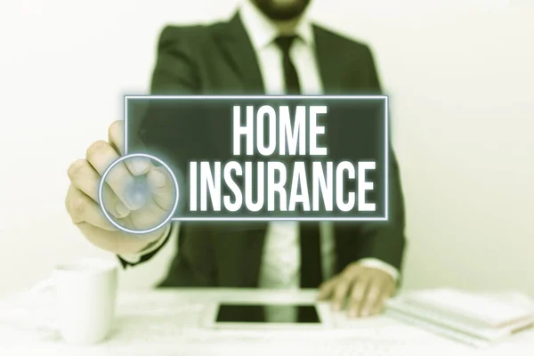 ホーム保険の表示にサイン。インターネットの概念は、家の中での損失や損害や事故をカバー通信技術を提示スマートフォンの声とビデオ通話 — ストック写真