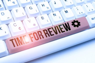 İnceleme için metin Zamanı yazılıyor. Kavram, yeni etkileşimli web sitesi geliştirme, programlama kodları düzenleme niyetiyle bir şeyin resmi değerlendirilmesi anlamına gelir