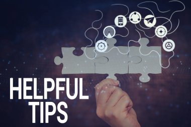 Yardımcı İpuçları sunan metin başlığı. İş dünyası tavsiyeleri, el ele tutuşan yapboz parçasının yeni gelecekçi teknolojilerin kilidini açmasına yardımcı olmak için veriliyor..