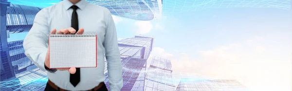 Homme portant cravate noire tenant la page vide Graphique Carnet Autour de la technologie futuriste. Employé présentant le cahier d'exercices vierge entouré d'automatisation moderne. — Photo