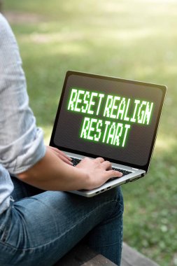 Yeniden Başlat 'ı sunan metin başlığı. Yaşam Denetlemesi Üzerine Yazılan Sözcük Olayları Çevrimiçi Görevler ve İnsanları Uzaktan Birleştirmede Yardımcı Olacaktır