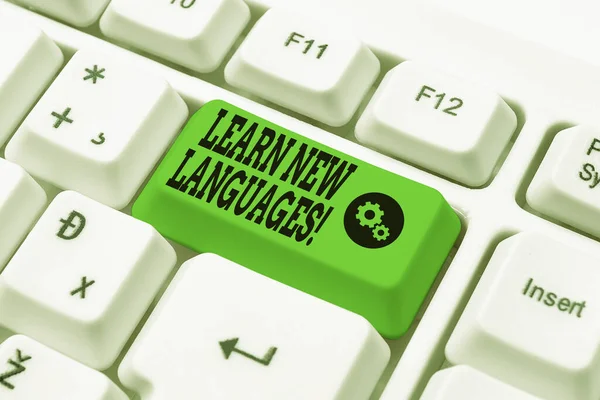 新しい言語を学ぶを示すテキストキャプション。外国語でコミュニケーション能力を開発することを意味する概念コンピュータ工学概念,概要壊れたキーボードを修復 — ストック写真