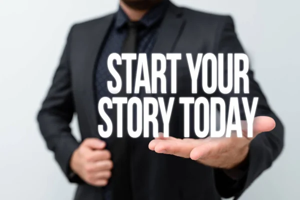 Tekstbord met Start Your Story vandaag. Woord voor woord hard aan jezelf werken en vanaf dit moment beginnen met het presenteren van nieuwe plannen en ideeën die het planningsproces demonstreren — Stockfoto