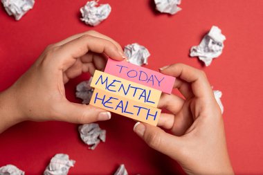 Ruh Sağlığını gösteren metin başlığı. Yeni Fikirler Planlayan Önemli Notlar Almak Yaratıcı Tasarımlar Çizmek, psikolojik durumları göz önünde bulundurulduğunda,