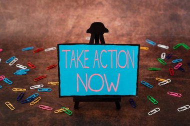 El yazısı. Hemen harekete geçin. Yeni Parlak Fikirlerin Yaratıcılığı ve İlhamı Yenilemesi ile ilgili resmi ya da uyumlu bir şey yapmak anlamına geliyor.