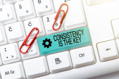 İlham veren tutarlılığı gösteren metin anahtardır. Kötü alışkanlıklardan kurtulma ve iyi alışkanlıklar oluşturma ile kavramsal fotoğraf Yazma Belge Kavramı, Eski Veri Dosyaları Yeniden Yazma